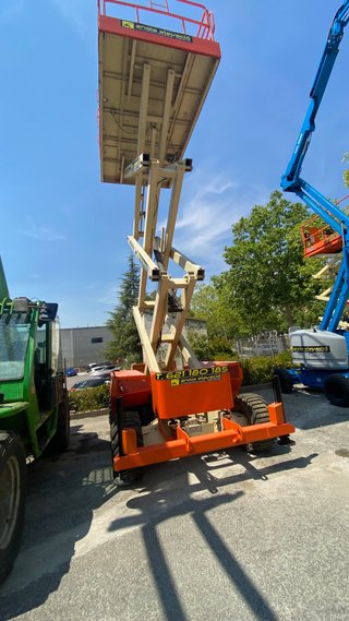 PLATAFORMA ELEVADORA TIJERA 12 METROS