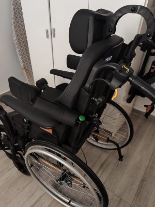 Silla de ruedas Invacare Rea Clematis Pro