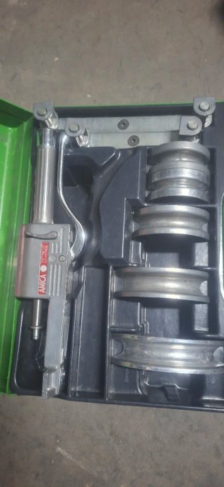 Curvadora de tubos verde
