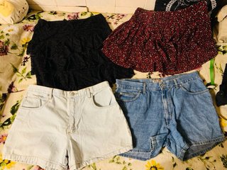Lote de 5 prendas, pantalones cortos, faldas.