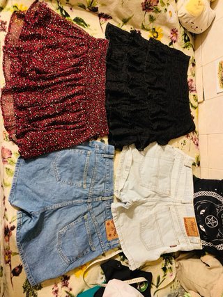 Lote de 5 prendas, pantalones cortos, faldas.