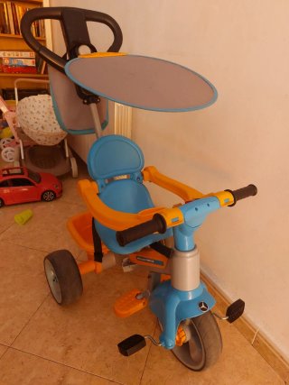 Triciclo infantil con parasol como nuevo