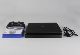 PS4 Slim 1TB y dos juegos en buen estado