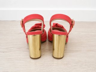 Sandalias Lost Ink coral con tacón dorado talla 37