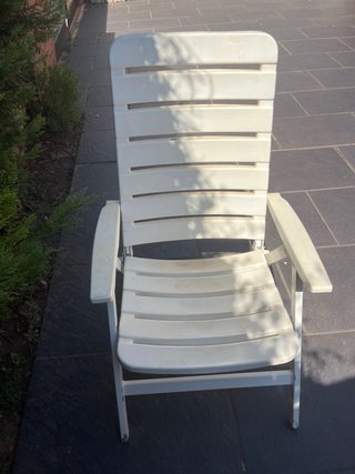 Silla plegable blanca exterior