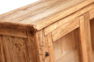 Vetrina Country in legno massello di tiglio con fi