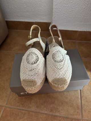 Sandalias Etika Beige/Blanco Talla 40