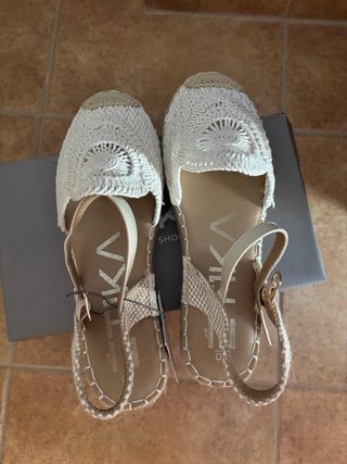 Sandalias Etika Beige/Blanco Talla 40