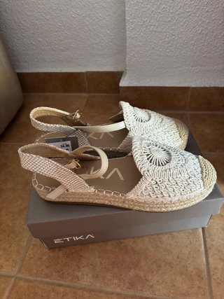 Sandalias Etika Beige/Blanco Talla 40