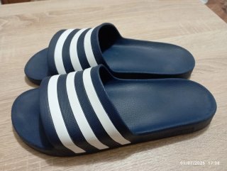 Chanclas Adidas Azul y Blanco las pedí no me están