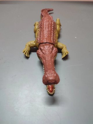 Juguete dinosaurio cocodrilo