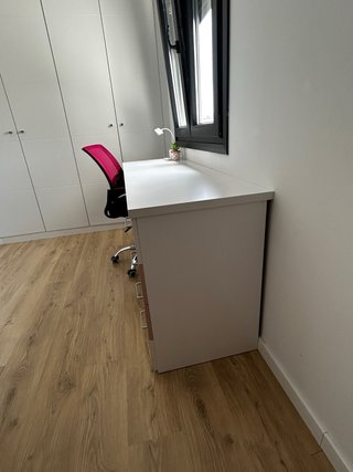 Escritorio 160x76 cm + silla. ¡Nuevos! Recogida.