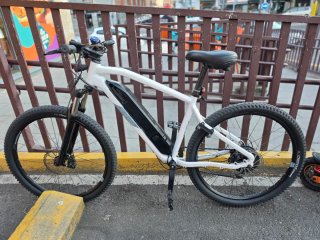 Bicicleta Eléctrica Blanca