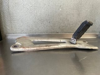 Estribera derecha Yamaha YBR125 2005