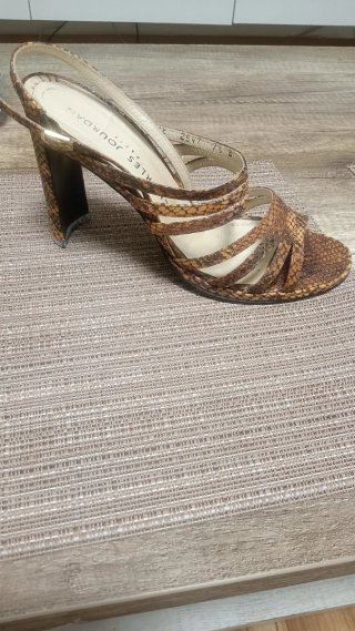 Sandalias