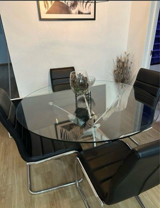 Mesa Comedor Cristal y 4 Sillas Negras