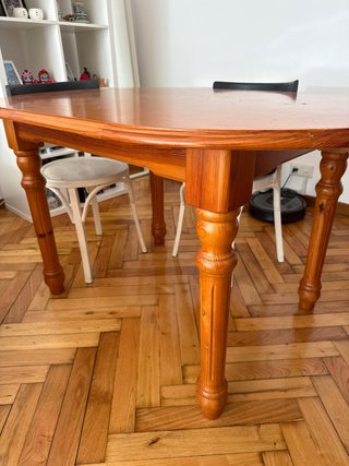 Mesa de comedor de madera ovalada