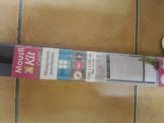 Varias mosquiteras enrollables diferentes medidas