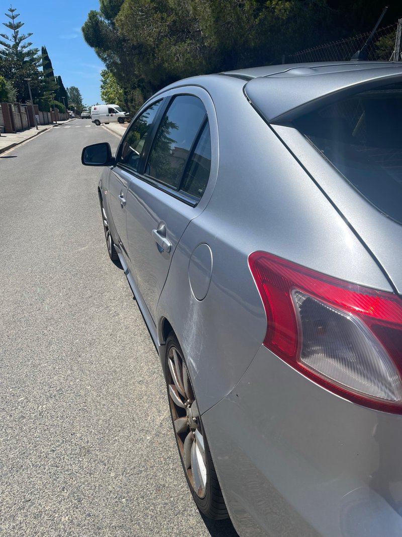 Mitsubishi Lancer 2010 - foto 1