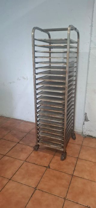 Carros de pan conn bandejas  de 40x60