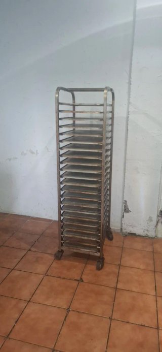 Carros de pan conn bandejas  de 40x60