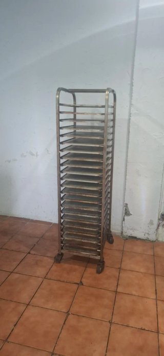 Carros de pan conn bandejas  de 40x60