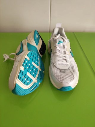 Nike V2K Run Talla 44 Blancas y Azules
