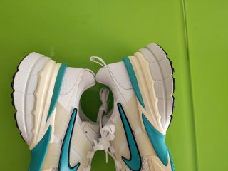 Nike V2K Run Talla 44 Blancas y Azules