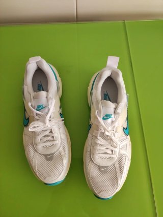 Nike V2K Run Talla 44 Blancas y Azules