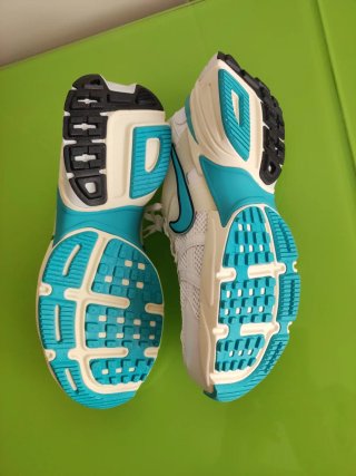 Nike V2K Run Talla 44 Blancas y Azules