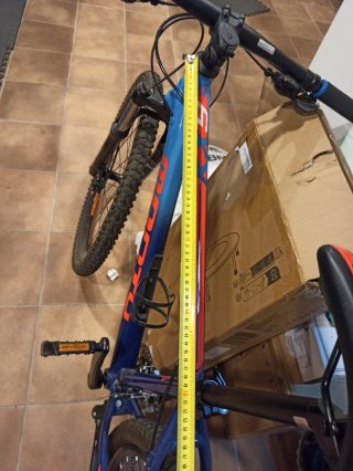 Bicicleta de montaña azul