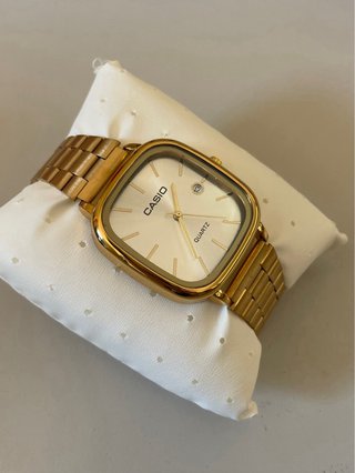 Reloj Casio Vintage Dorado Con Dial Blanco