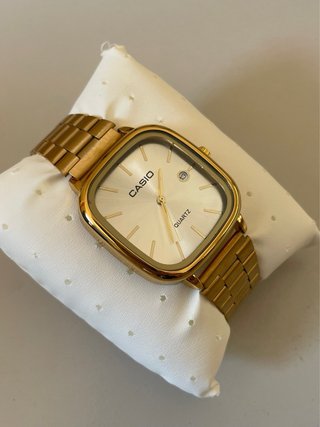 Reloj Casio Vintage Dorado Con Dial Blanco