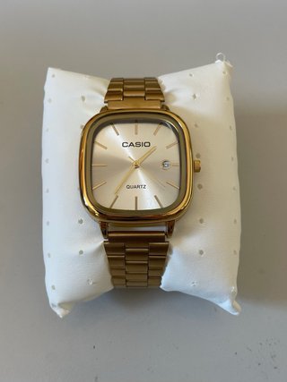 Reloj Casio Vintage Dorado Con Dial Blanco