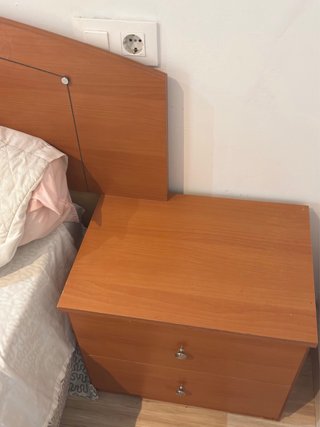 Cama 135x190 con dos mesitas de noche sin colchon