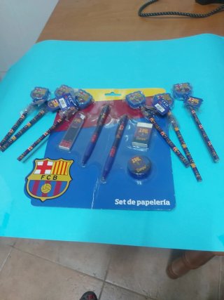 6 lápices de Barcelona y un sep con bolígrafos