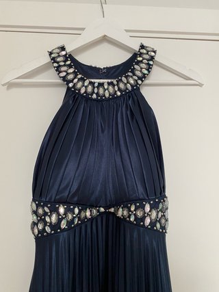 Vestido de fiesta azul con pedrería