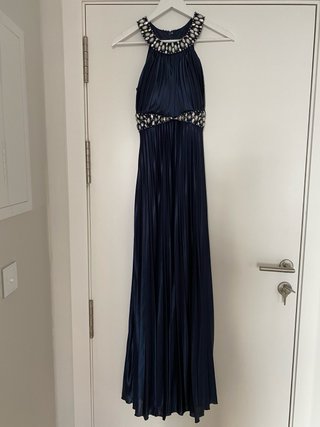 Vestido de fiesta azul con pedrería