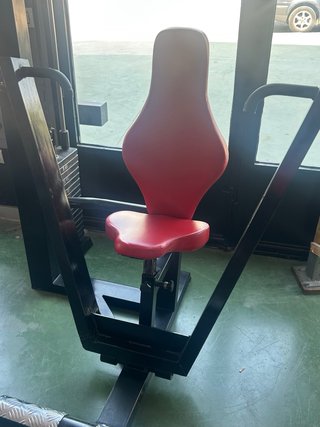 Maquina pectoral