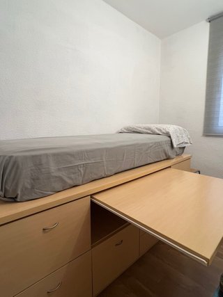 Cama juvenil con almacenaje y escritorio. URGE