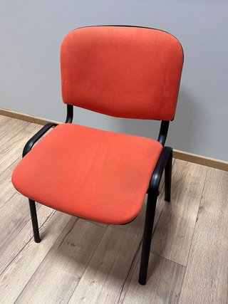 Silla naranja acolchada (HAY 10 DISPONIBLES)
