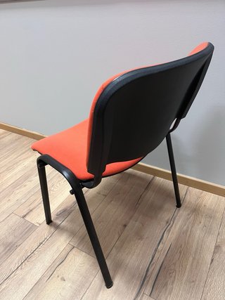 Silla naranja acolchada (HAY 10 DISPONIBLES)