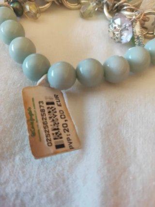 Pulsera estilo charm con abalorios y bolitas