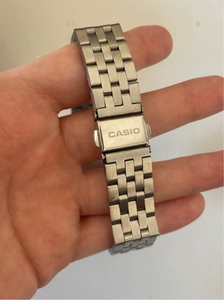 Reloj Casio MTP Plateado Con Dial Verde Menta