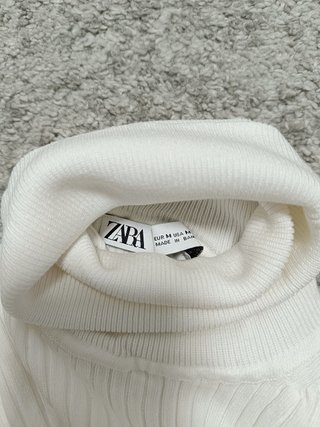 Jersey blanco cuello alto Zara