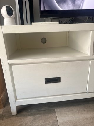 Mueble TV madera y tela blanco