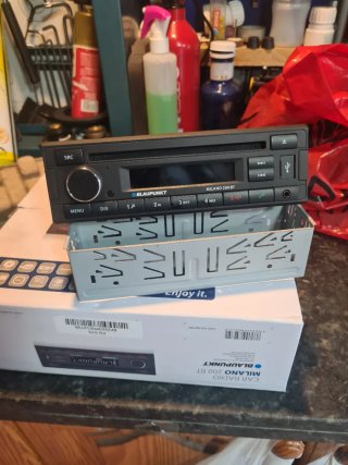 Radio cd  blaupunkt milano 200 bt