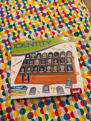 Juego de mesa Identity