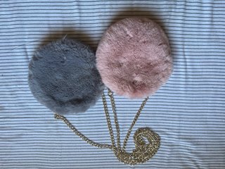 bolsos de pelo,gris y rosa sin marca.nunca usado