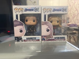 2 funko pop marvel